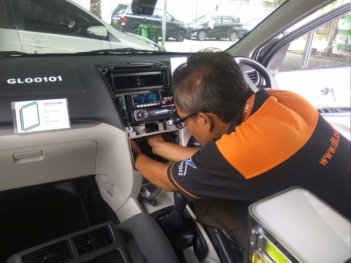 In-vehicle Android Head Unit with Traxia AI Assistant